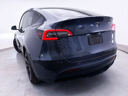 Used 2022 Tesla Model Y Long Range image 8