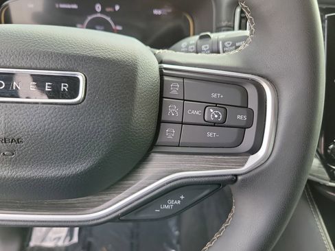 Used 2024 Jeep Wagoneer L Series II w/ Flexible Seating Group AWD/4WD image 26