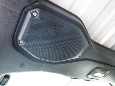 Used 2018 Jeep Wrangler Unlimited Sahara image 17