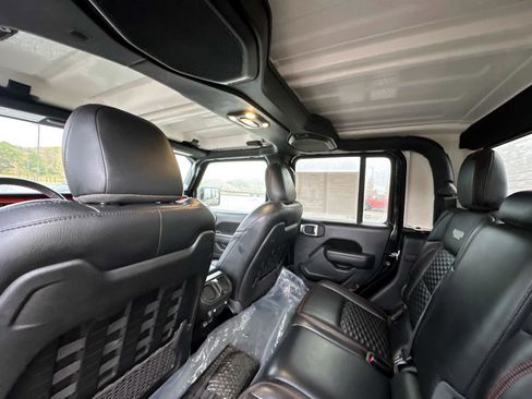 Certified 2022 Jeep Gladiator Rubicon w/ Cold Weather Group image 17