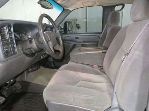 Used 2006 Chevrolet Silverado 2500 LT w/ Heavy-Duty Power Package AWD/4WD image 19