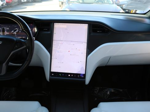 Used 2018 Tesla Model X 75D image 24