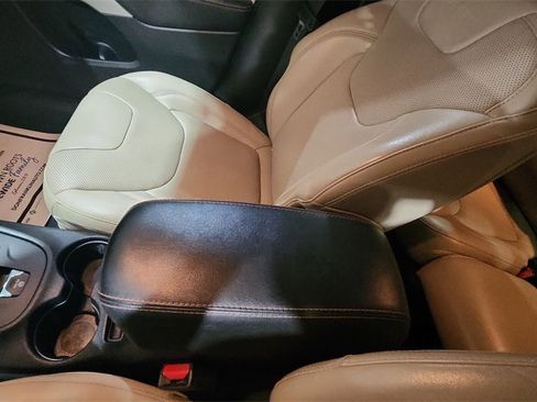 Used 2017 Jeep Cherokee Limited w/ Luxury Group image 24