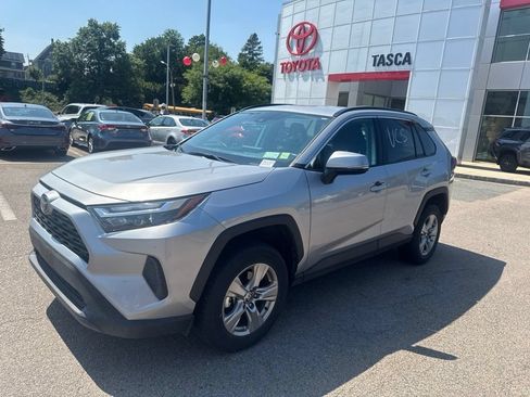 Used 2025 Toyota RAV4 XLE AWD/4WD image 2