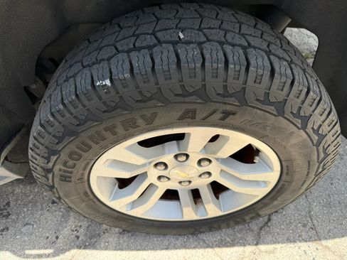 Used 2020 Chevrolet Suburban LT AWD/4WD image 15