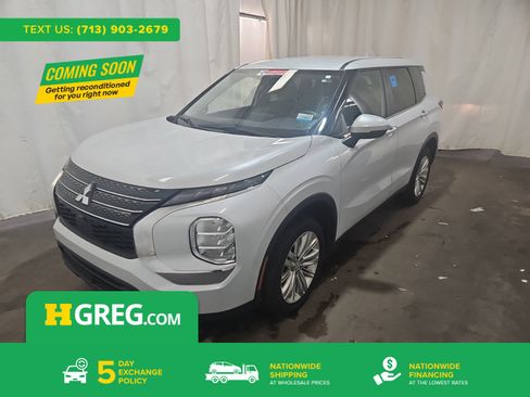 Used 2024 Mitsubishi Outlander ES image 1
