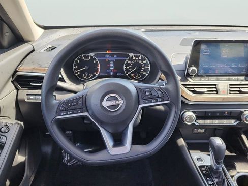 Used 2024 Nissan Altima 2.5 SV image 10