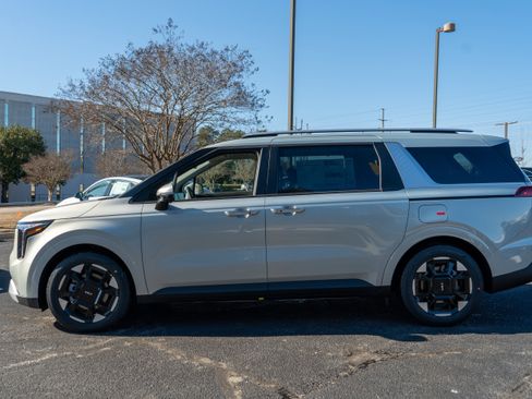 New 2026 Kia Carnival EX FWD image 4