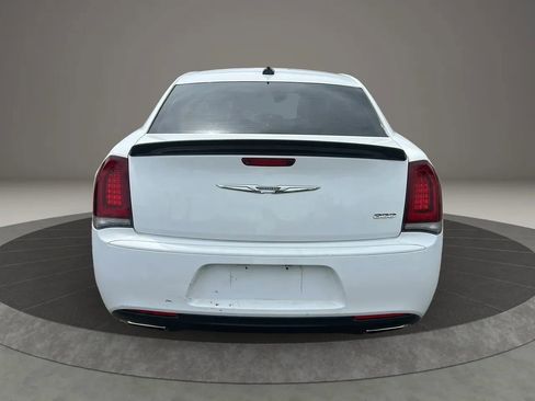 Used 2019 Chrysler 300 Touring w/ Sport Appearance Package RWD image 4