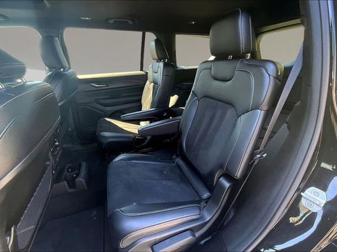 Used 2024 Jeep Grand Cherokee L Altitude AWD/4WD image 22