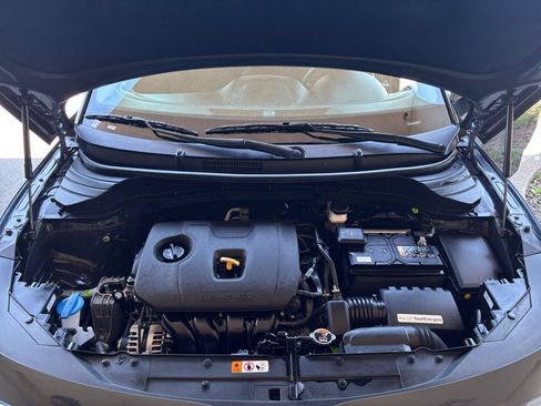 Used 2025 Kia Soul LX w/ LX Technology Package FWD image 30