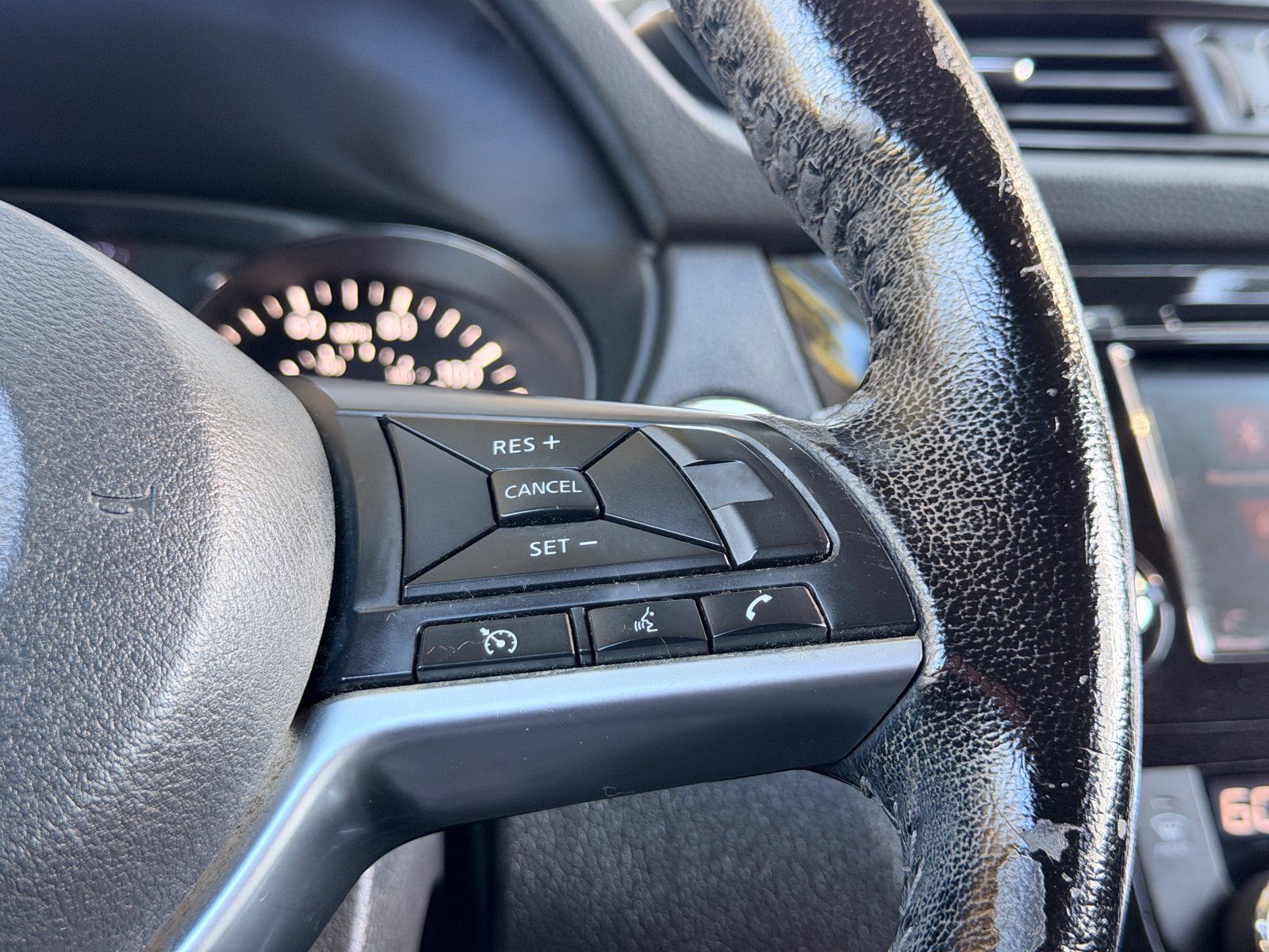 Used 2020 Nissan Rogue SV FWD image 23