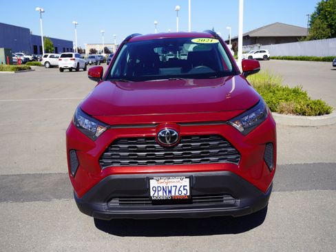 Used 2021 Toyota RAV4 LE FWD image 6