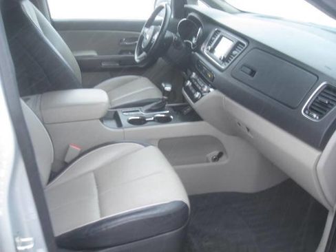 Used 2020 Kia Sedona EX image 19