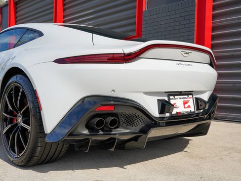 Used 2020 Aston Martin V8 Vantage Coupe image 4
