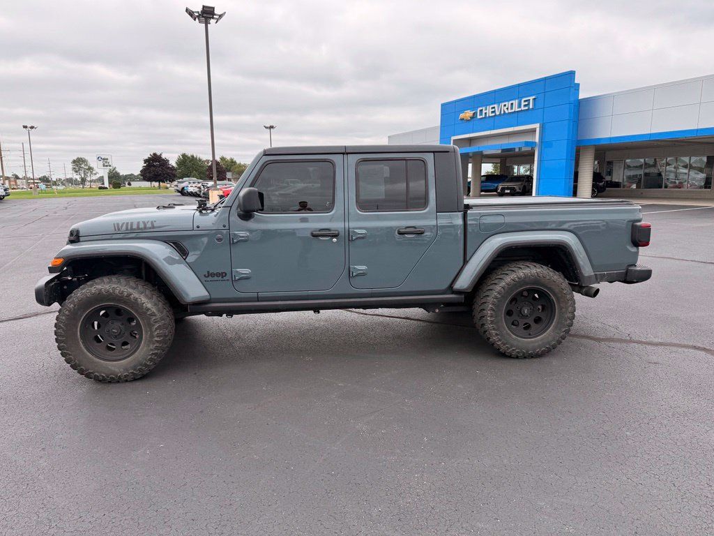 Used 2025 Jeep Gladiator Sport AWD/4WD image 2