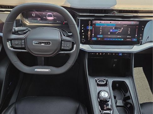 Used 2024 Jeep Wagoneer Launch Edition image 11