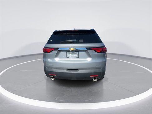 Used 2023 Chevrolet Traverse LT image 7