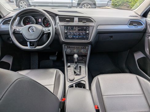Used 2021 Volkswagen Tiguan SE w/ Panoramic Sunroof Package AWD/4WD image 26