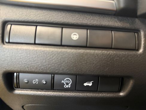 Used 2025 Nissan Rogue SV FWD image 24
