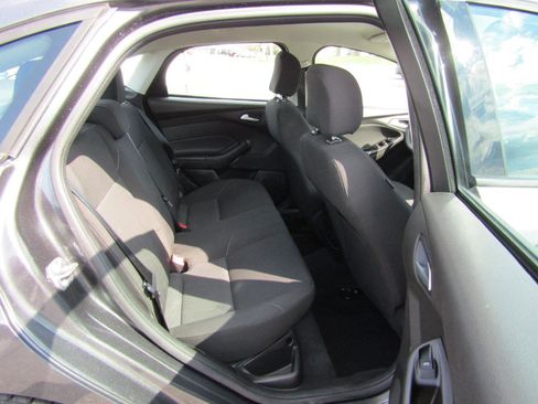 Used 2016 Ford Focus SE FWD image 23