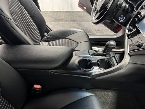 Used 2018 Toyota Camry SE FWD image 17