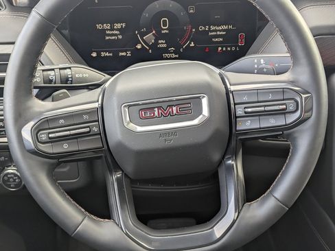 Used 2025 GMC Yukon AT4 w/ AT4 Premium Package image 32