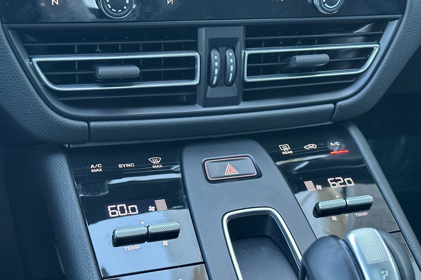 Certified 2023 Porsche Macan S AWD/4WD image 21