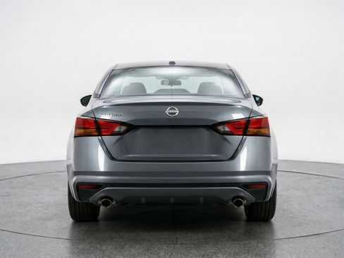 Used 2025 Nissan Altima 2.5 SV FWD image 7