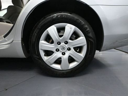 Used 2011 Toyota Camry LE image 11