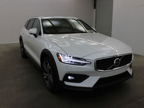 New 2026 Volvo V60 B5 Cross Country Plus w/ Climate Package image 6