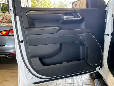Used 2023 Chevrolet Silverado 1500 LT RWD image 2