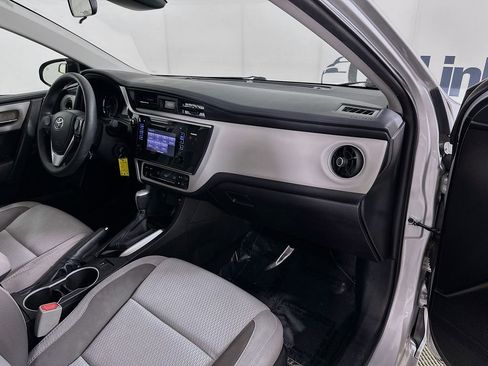 Used 2017 Toyota Corolla LE image 32