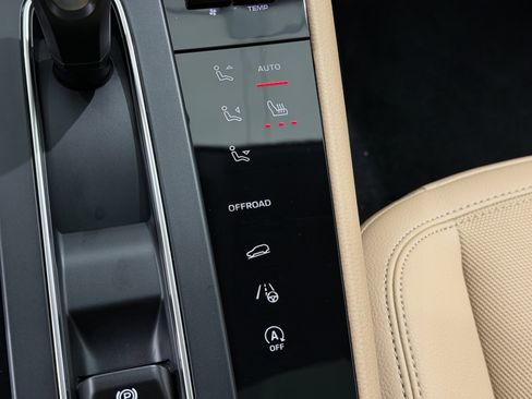 Certified 2025 Porsche Macan image 35