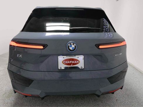 Used 2024 BMW iX xDrive50 w/ Premium Package AWD/4WD image 4
