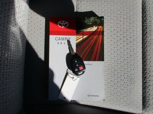 Used 2013 Toyota Camry LE FWD image 28
