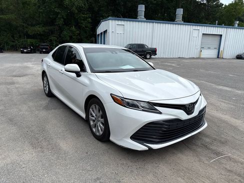 Used 2018 Toyota Camry LE FWD image 1