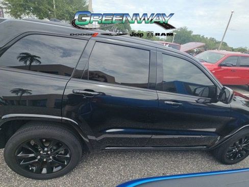 Used 2022 Jeep Grand Cherokee Laredo X RWD image 4