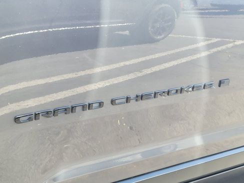 Used 2022 Jeep Grand Cherokee Altitude RWD image 23