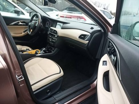 Used 2019 INFINITI QX30 AWD image 7