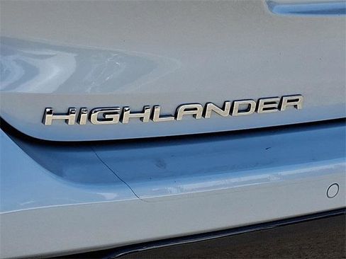 Certified 2022 Toyota Highlander Limited image 32