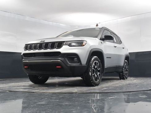 Used 2024 Jeep Compass Trailhawk image 44
