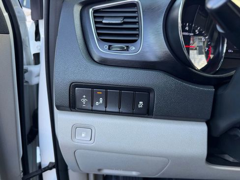 Used 2019 Kia Sedona EX FWD image 20