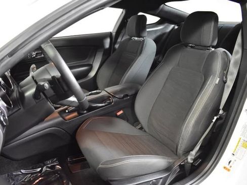Used 2017 Ford Mustang GT RWD image 9