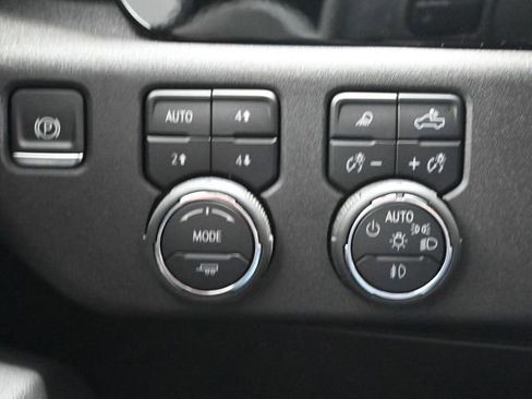 Used 2025 Chevrolet Silverado 2500 LTZ w/ LTZ Convenience Package AWD/4WD image 27