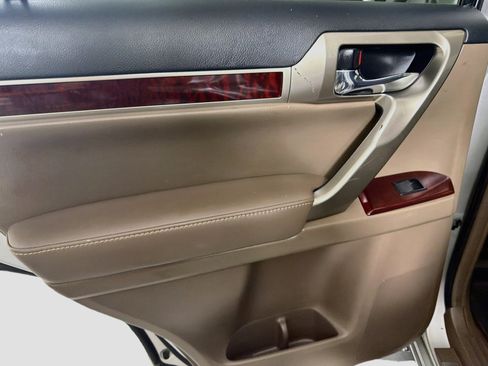 Used 2018 Lexus GX 460 Premium w/ Premium Package AWD/4WD image 25
