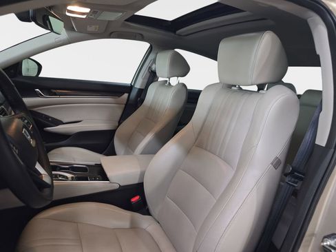 Used 2018 Honda Accord Touring image 17