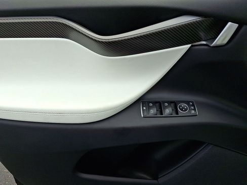 Used 2018 Tesla Model X 75D AWD/4WD image 10