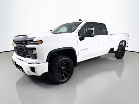 Used 2024 Chevrolet Silverado 3500 LT image 3