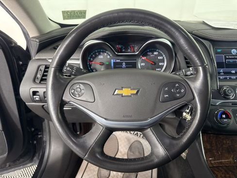 Used 2015 Chevrolet Impala LT w/ Convenience Package image 28